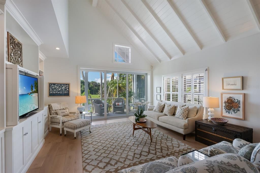Active With Contract: $5,725,000 (3 beds, 3 baths, 3188 Square Feet)