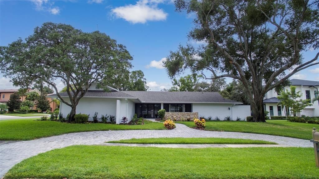 Recently Sold: $850,000 (4 beds, 2 baths, 2645 Square Feet)