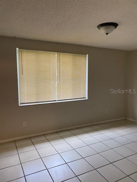 Recently Sold: $220,000 (3 beds, 2 baths, 1498 Square Feet)