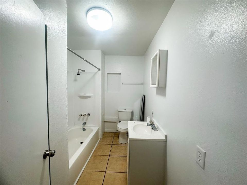 最近租的: $1,000 (3 贝兹, 1 浴室, 864 平方英尺)