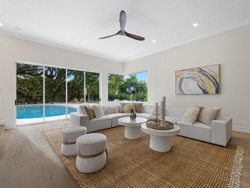 Bonus Room/Family Room Overlooking Pool