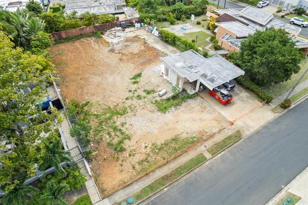 最近售出: $700,000 (0.35 acres)