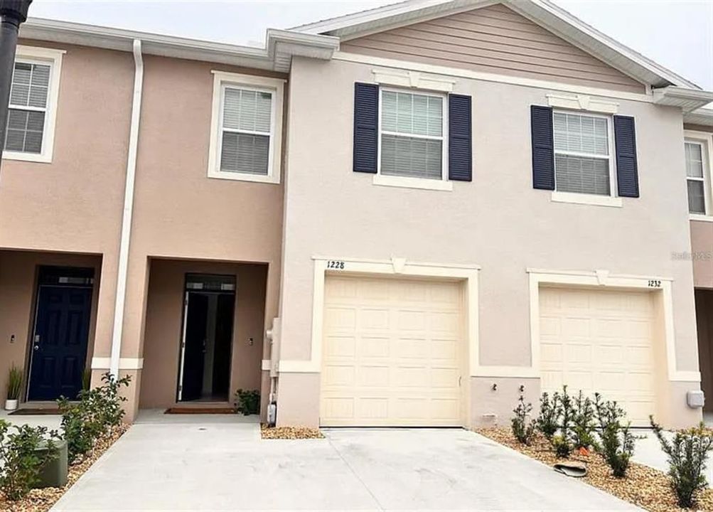 Recently Rented: $2,100 (3 beds, 2 baths, 1673 Square Feet)