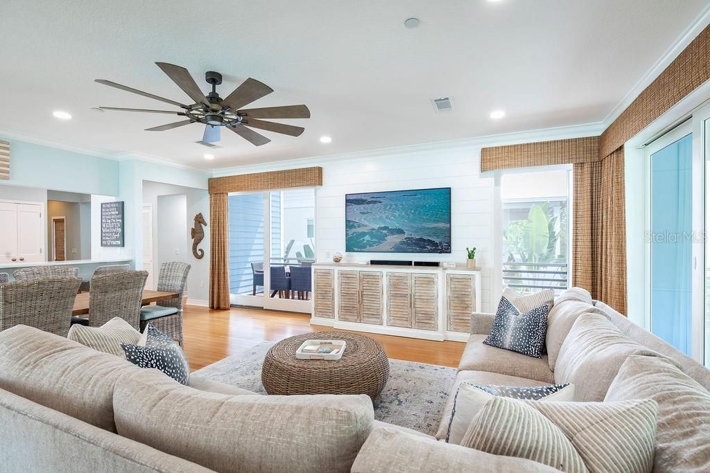 Recently Sold: $2,495,000 (3 beds, 3 baths, 2352 Square Feet)