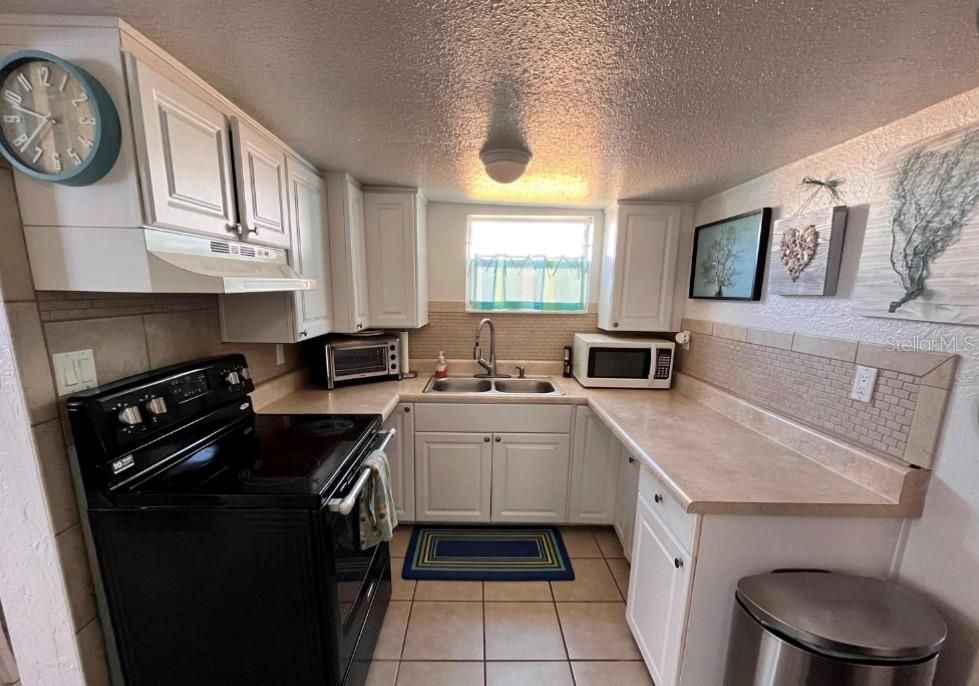 Recently Sold: $285,000 (3 beds, 1 baths, 857 Square Feet)