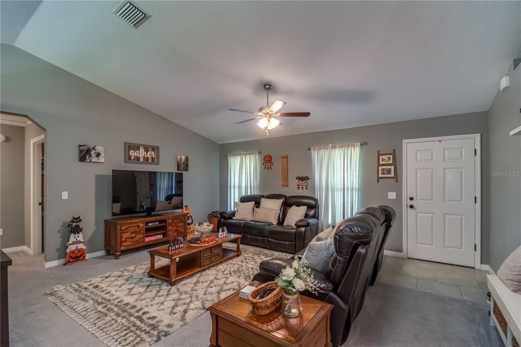 Active With Contract: $269,900 (3 beds, 2 baths, 1580 Square Feet)