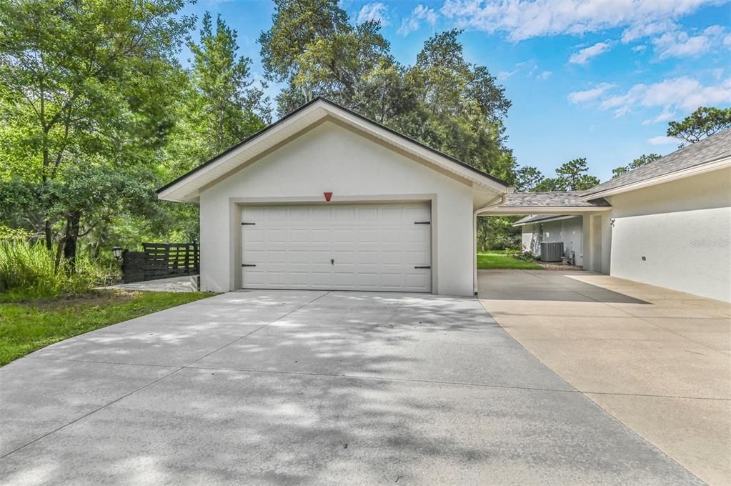 Detached garage