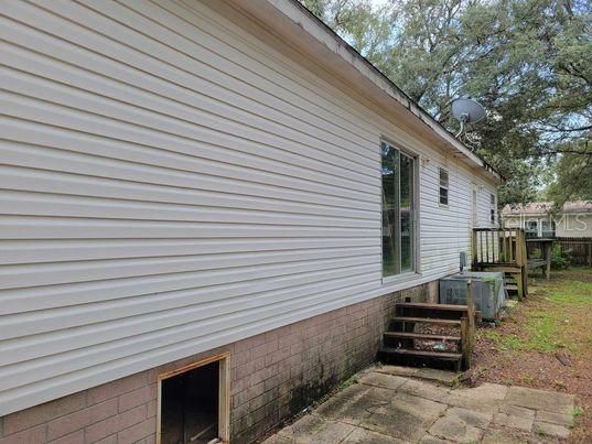 Recently Sold: $94,900 (3 beds, 2 baths, 1404 Square Feet)