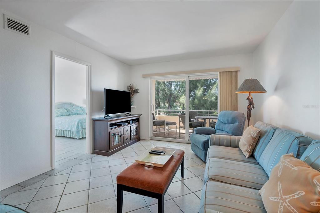 Active With Contract: $875,000 (2 beds, 2 baths, 1008 Square Feet)