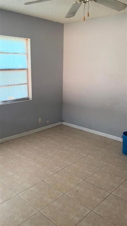 Activo con contrato: $180,000 (3 camas, 1 baños, 864 Pies cuadrados)