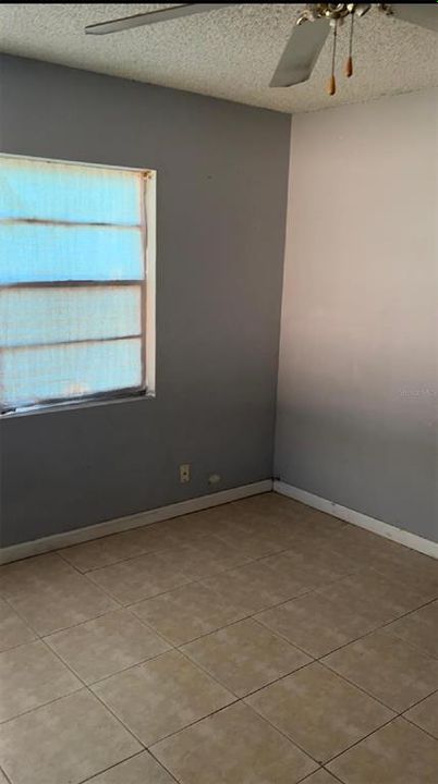 Active With Contract: $180,000 (3 beds, 1 baths, 864 Square Feet)