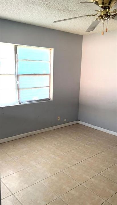 Active With Contract: $180,000 (3 beds, 1 baths, 864 Square Feet)