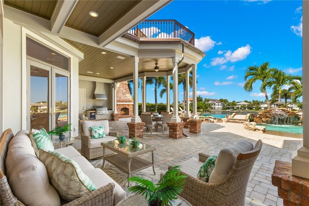 For Sale: $6,350,000 (5 beds, 5 baths, 7440 Square Feet)