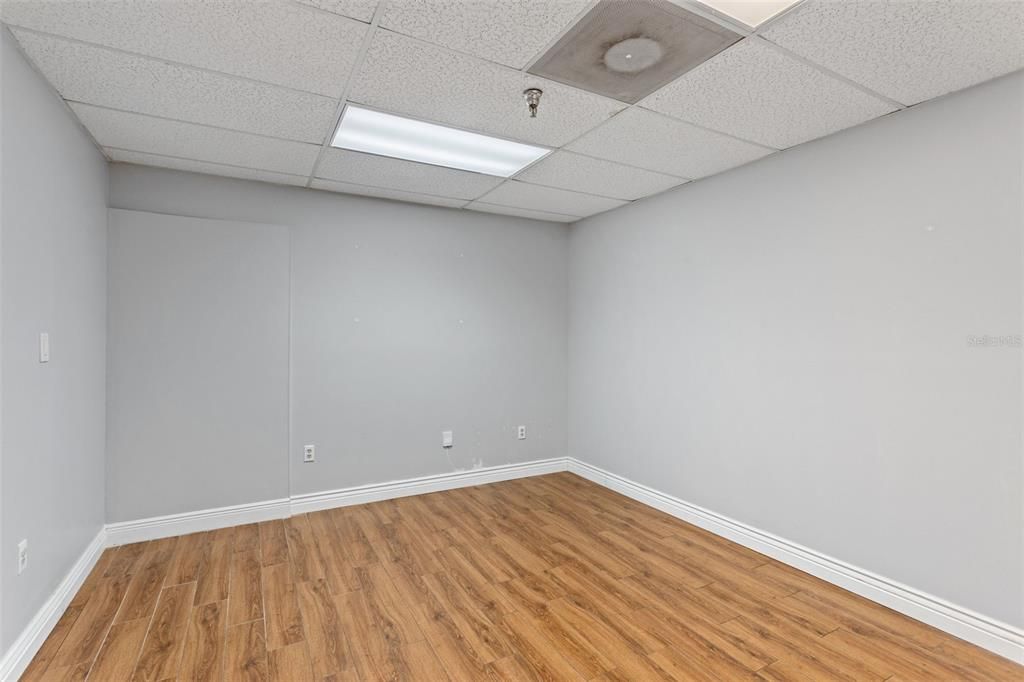 Suite 237 - 624 SF