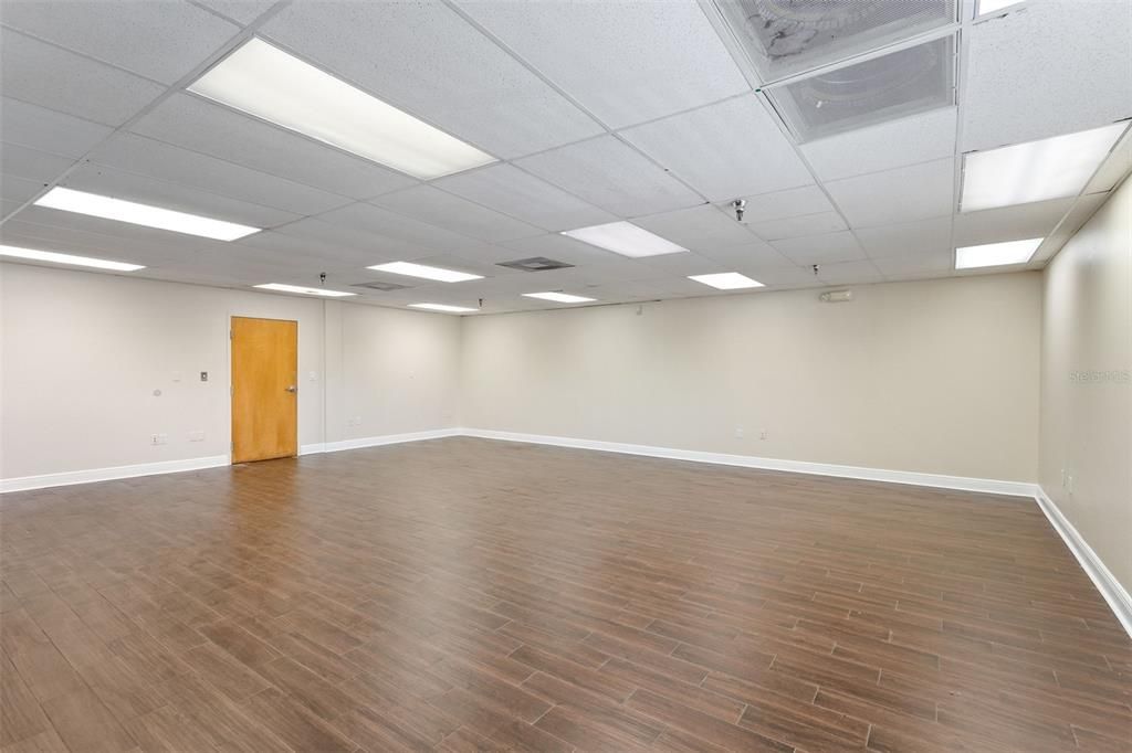 Suite 235 - 910 SF