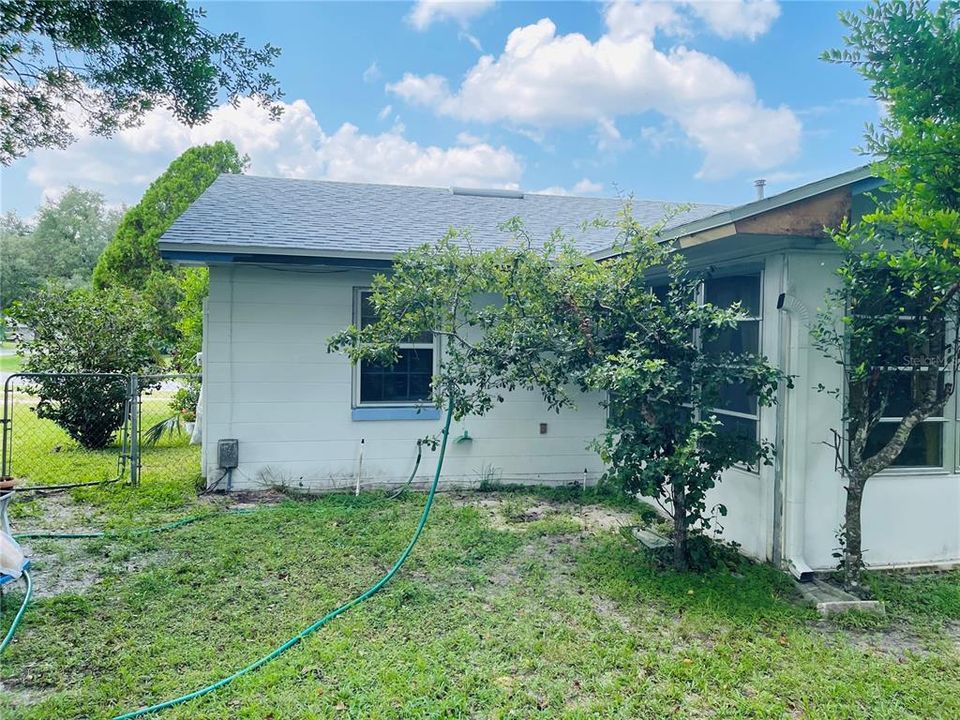 Active With Contract: $225,000 (3 beds, 2 baths, 1213 Square Feet)