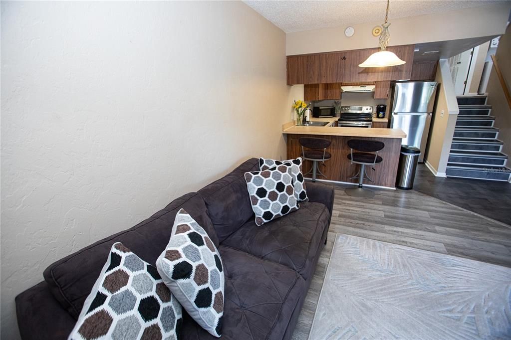 For Sale: $319,000 (2 beds, 2 baths, 965 Square Feet)