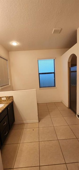 For Rent: $3,199 (5 beds, 2 baths, 2594 Square Feet)
