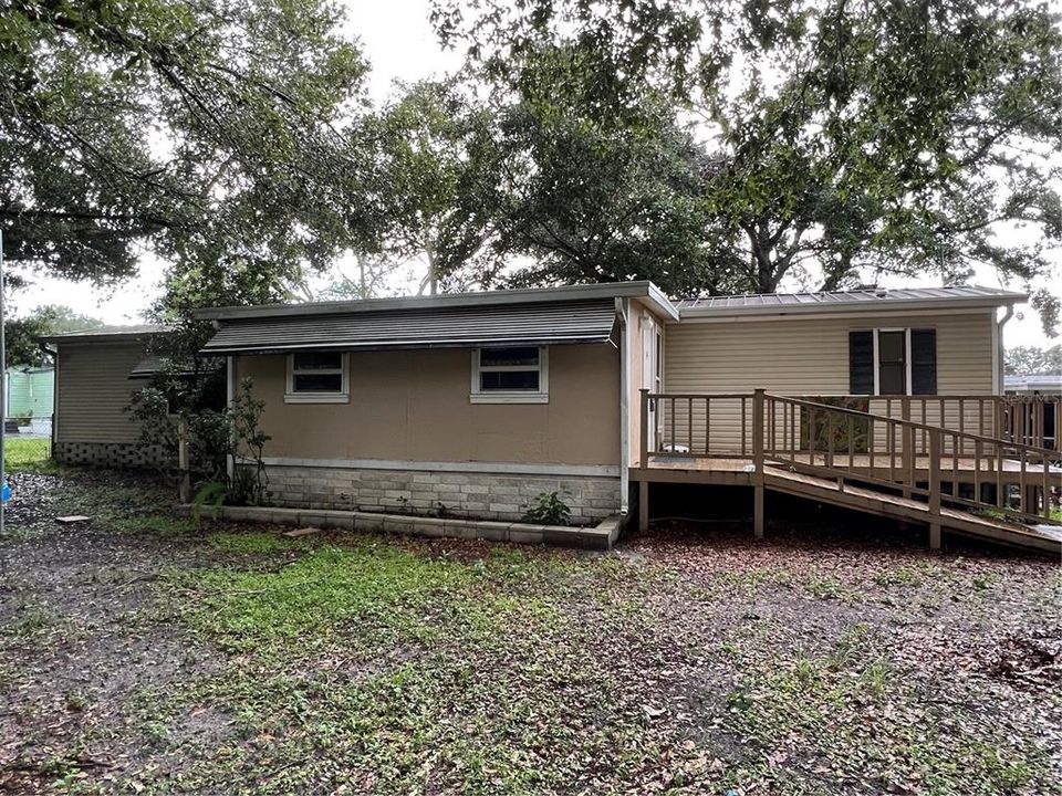 Recently Sold: $180,000 (2 beds, 2 baths, 924 Square Feet)