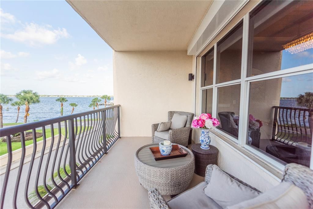 Recently Sold: $600,000 (2 beds, 2 baths, 2262 Square Feet)