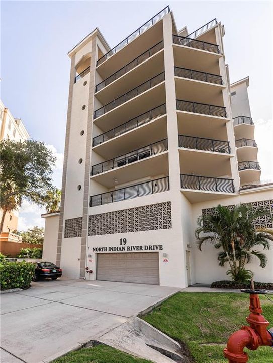 Recently Sold: $600,000 (2 beds, 2 baths, 2262 Square Feet)