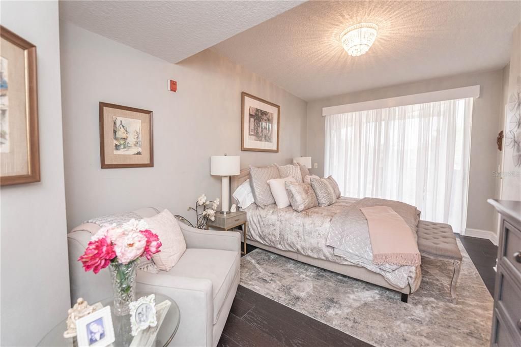 Recently Sold: $600,000 (2 beds, 2 baths, 2262 Square Feet)