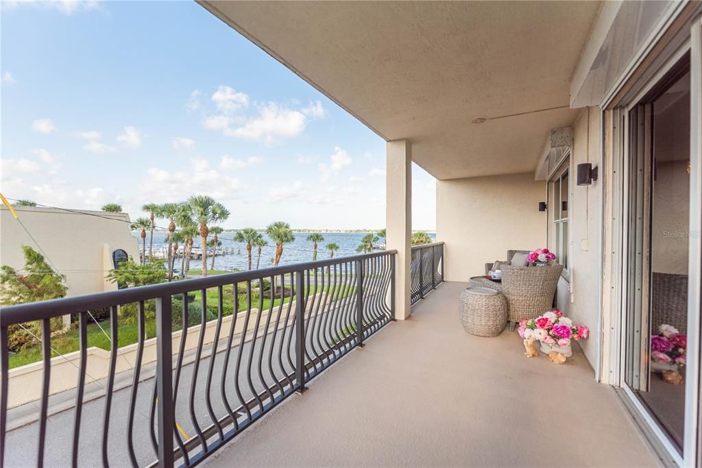 Recently Sold: $600,000 (2 beds, 2 baths, 2262 Square Feet)