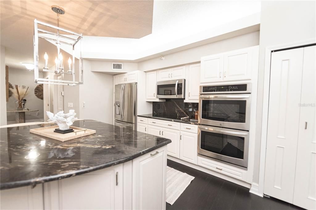 Recently Sold: $600,000 (2 beds, 2 baths, 2262 Square Feet)