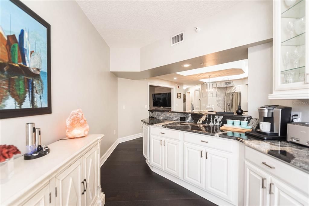 Recently Sold: $600,000 (2 beds, 2 baths, 2262 Square Feet)