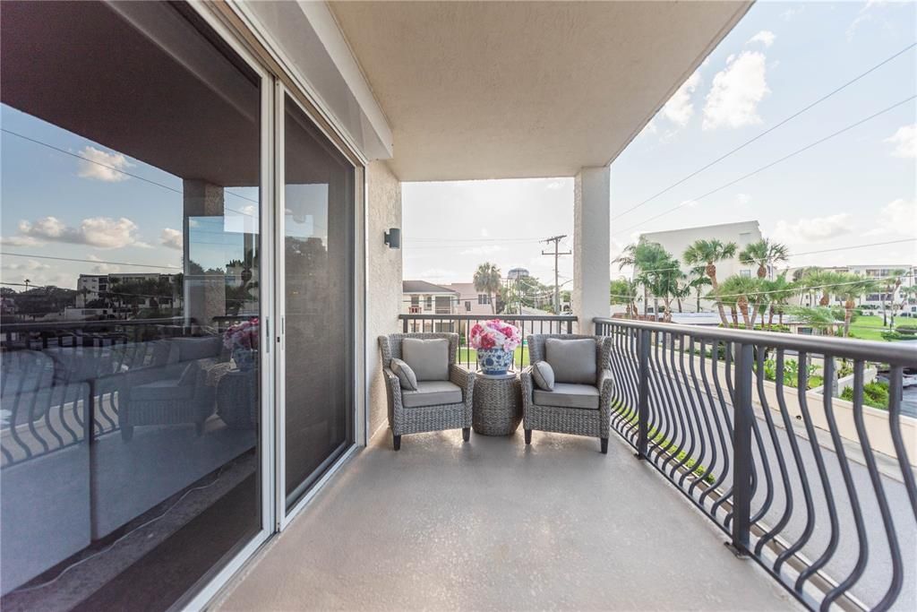 Recently Sold: $600,000 (2 beds, 2 baths, 2262 Square Feet)