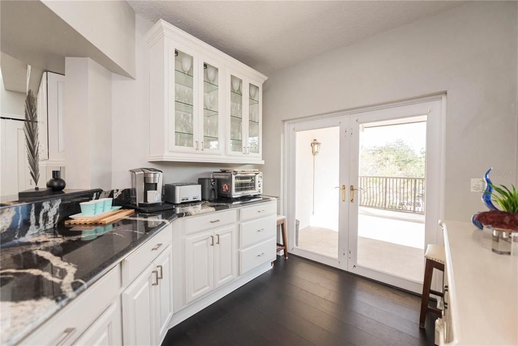 Recently Sold: $600,000 (2 beds, 2 baths, 2262 Square Feet)