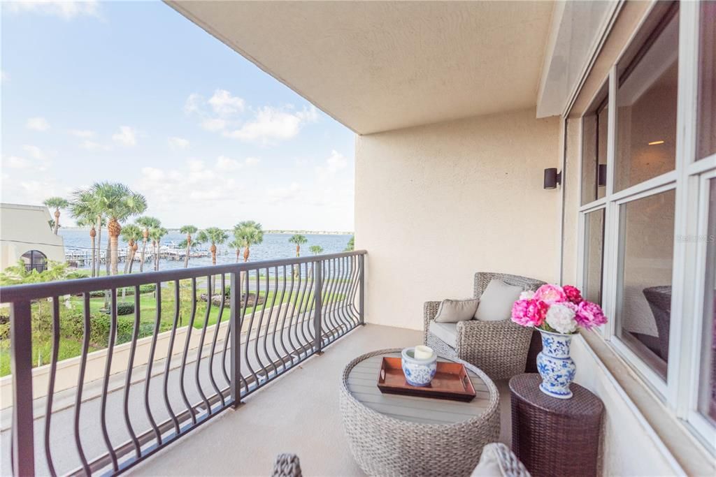 Recently Sold: $600,000 (2 beds, 2 baths, 2262 Square Feet)