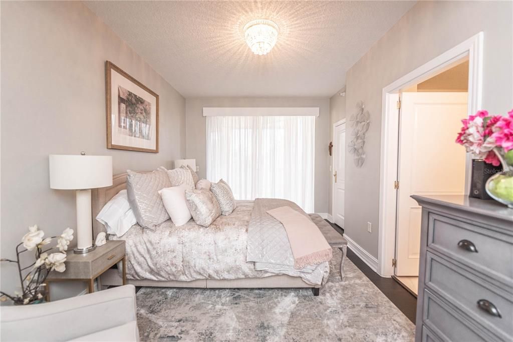 Recently Sold: $600,000 (2 beds, 2 baths, 2262 Square Feet)