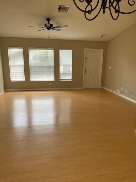 Recently Rented: $1,895 (3 beds, 2 baths, 1216 Square Feet)