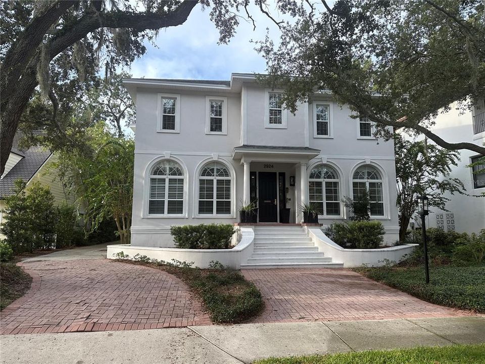 Vendido Recientemente: $2,250,000 (5 camas, 4 baños, 3880 Pies cuadrados)