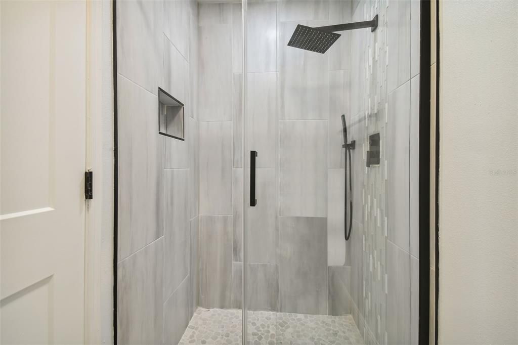 最近售出: $259,000 (2 贝兹, 2 浴室, 1051 平方英尺)