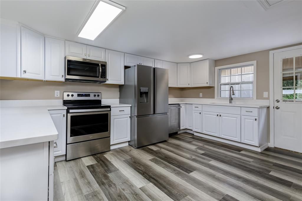 Recently Sold: $275,000 (3 beds, 2 baths, 1412 Square Feet)