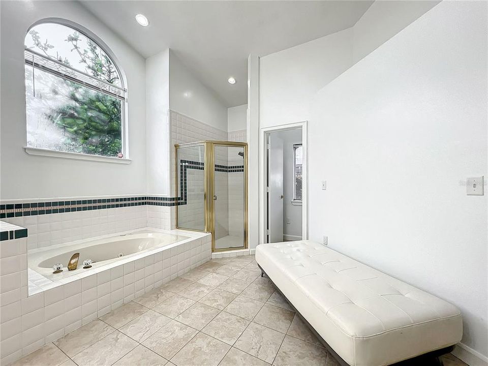 最近售出: $710,000 (4 贝兹, 3 浴室, 2575 平方英尺)