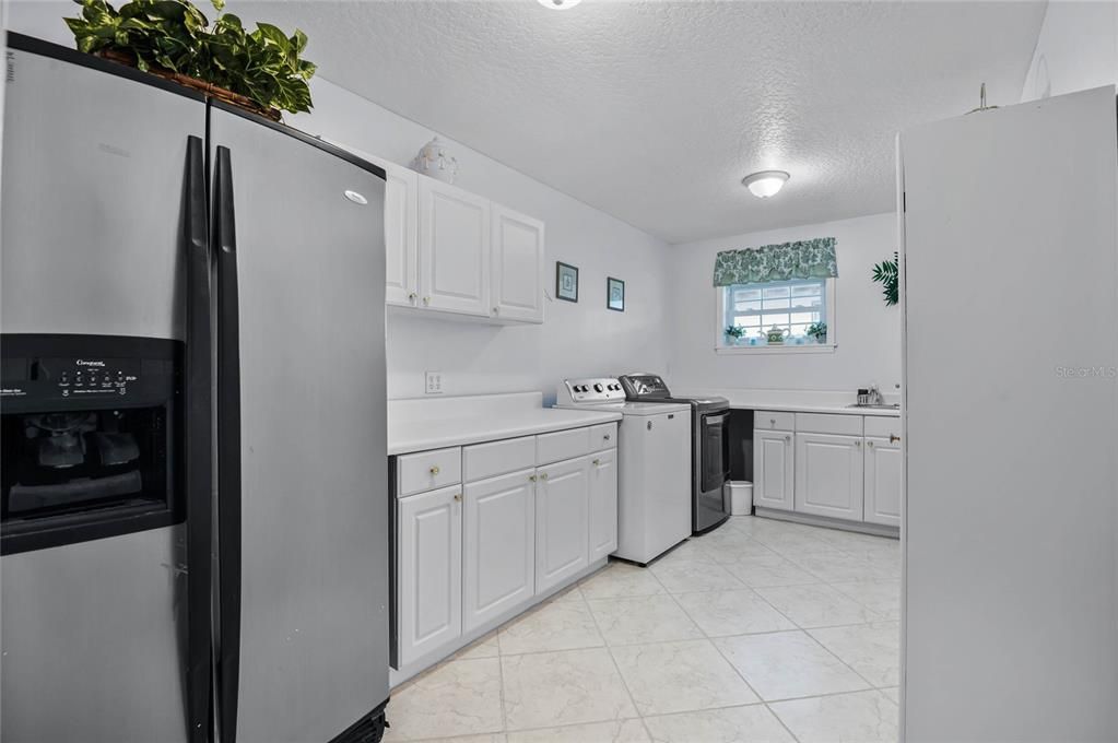 Recently Sold: $680,000 (3 beds, 2 baths, 2338 Square Feet)