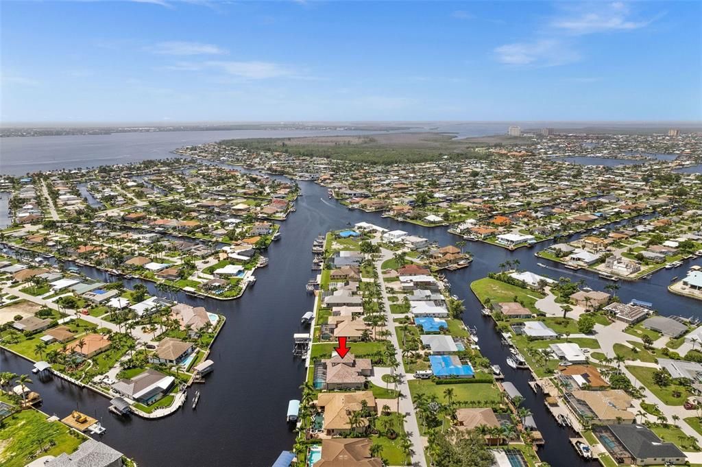 Just Minutes to the Caloosahatchee River and on your way to the Gulf of Mexico. Sail Boat Access!