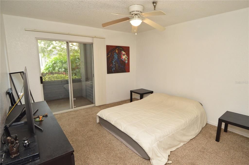 Active With Contract: $125,000 (1 beds, 1 baths, 729 Square Feet)