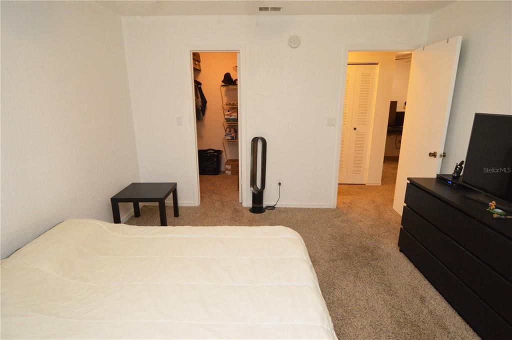 Active With Contract: $125,000 (1 beds, 1 baths, 729 Square Feet)