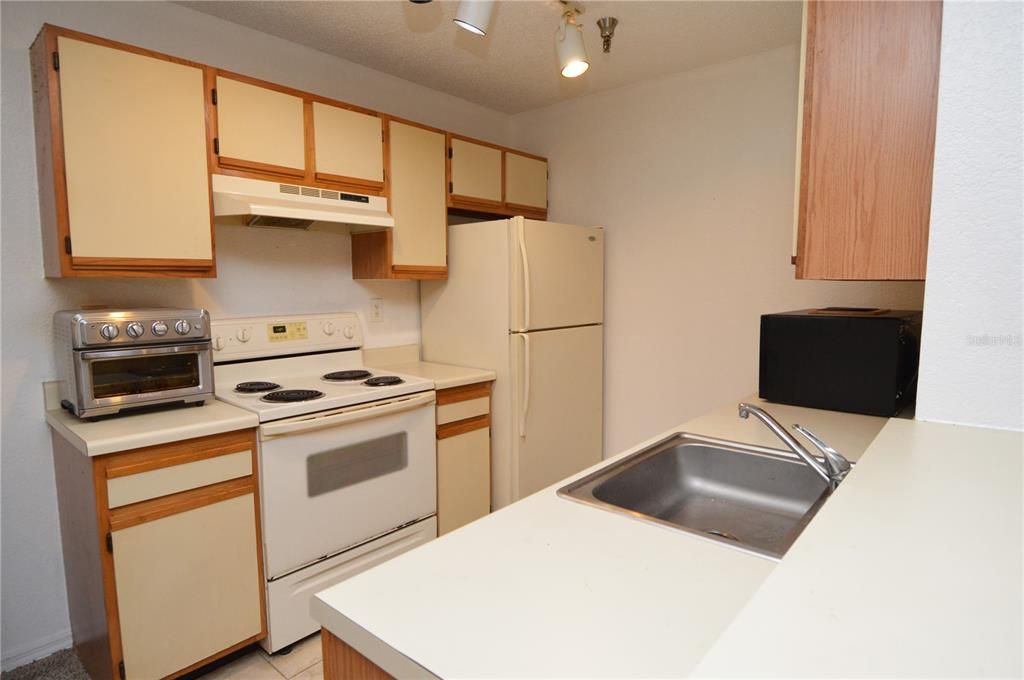 Active With Contract: $125,000 (1 beds, 1 baths, 729 Square Feet)