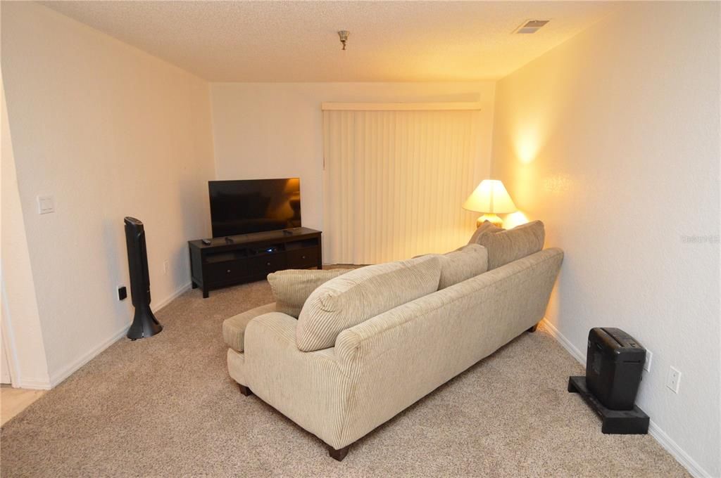 Active With Contract: $125,000 (1 beds, 1 baths, 729 Square Feet)