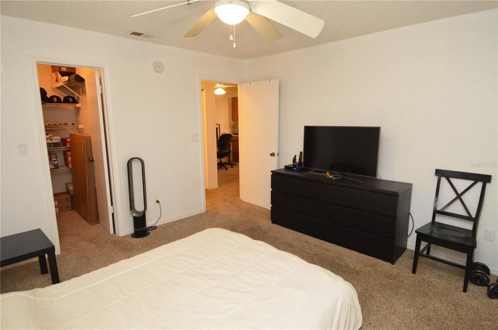 Active With Contract: $125,000 (1 beds, 1 baths, 729 Square Feet)