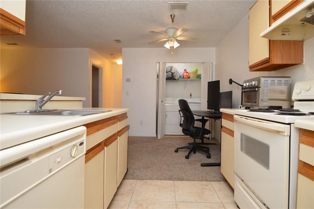 Active With Contract: $125,000 (1 beds, 1 baths, 729 Square Feet)