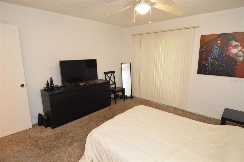 Active With Contract: $125,000 (1 beds, 1 baths, 729 Square Feet)