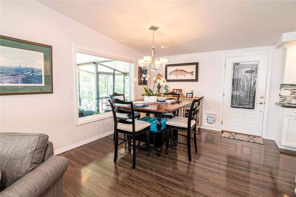 Recently Sold: $435,000 (2 beds, 2 baths, 1144 Square Feet)