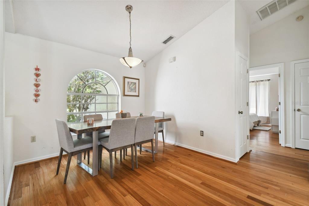 Recently Sold: $775,000 (3 beds, 2 baths, 1906 Square Feet)