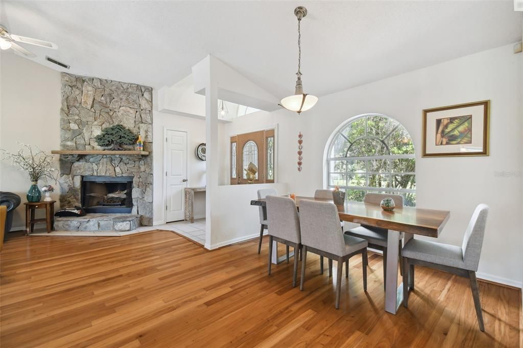 Recently Sold: $775,000 (3 beds, 2 baths, 1906 Square Feet)